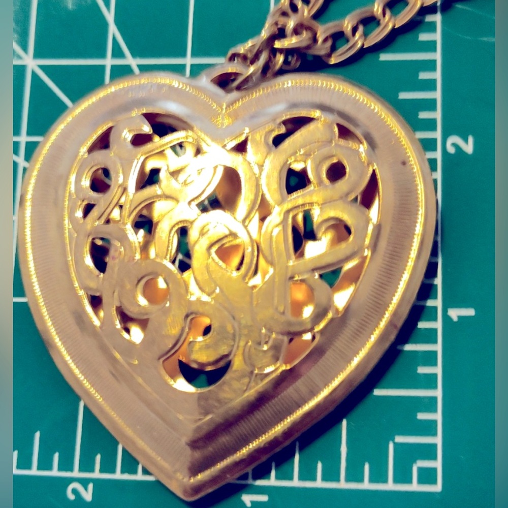 Necklace Heart Celtic Scroll open design 2.5”, double link goldtone, 24” chain - Picture 5 of 5